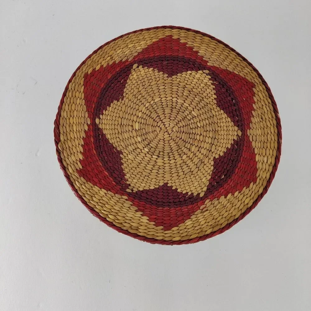 Woven natural Grass Basket w/ Lid red geometric design 3